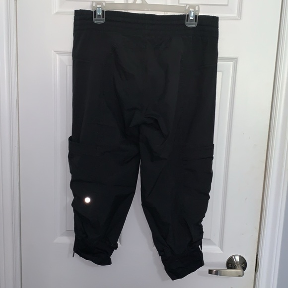 Lululemon Baggy Cargo Capris Sz 4-6 - Picture 4 of 6